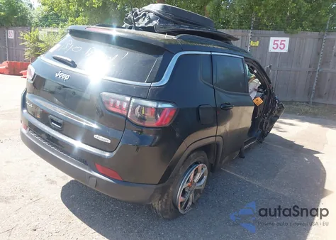 2024 Jeep Compass Latitude 4X4 z USA, uszkodzony, nr VIN 3C4NJDBN9RT109365